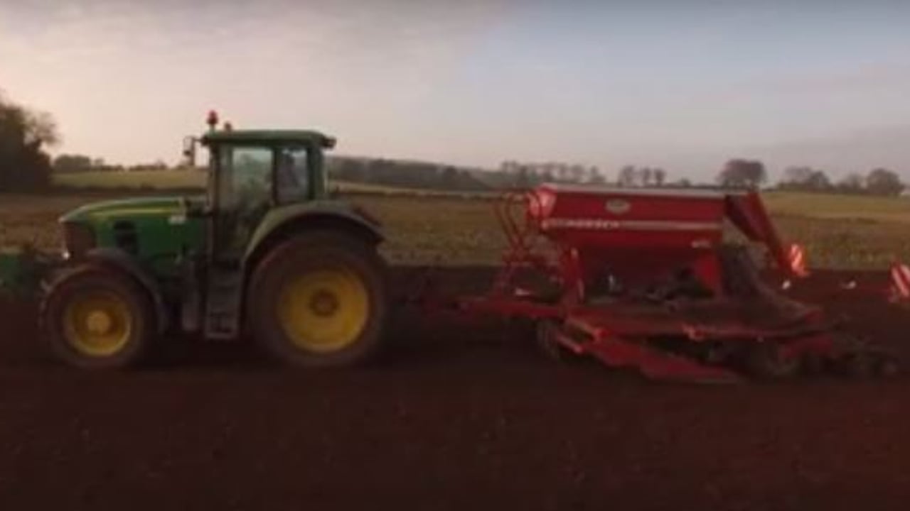 Video: Harvesting maize to sowing winter corn in a matter of minutes