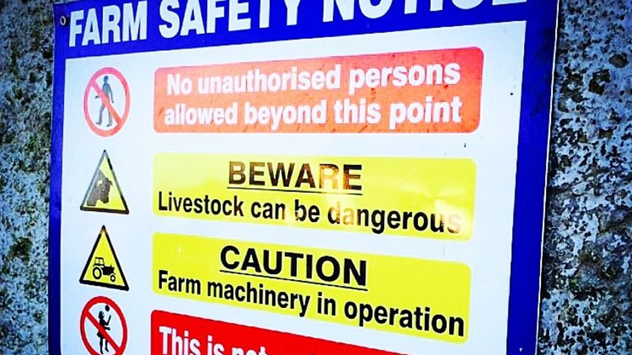 Cross compliance and farm safety should be formally linked
