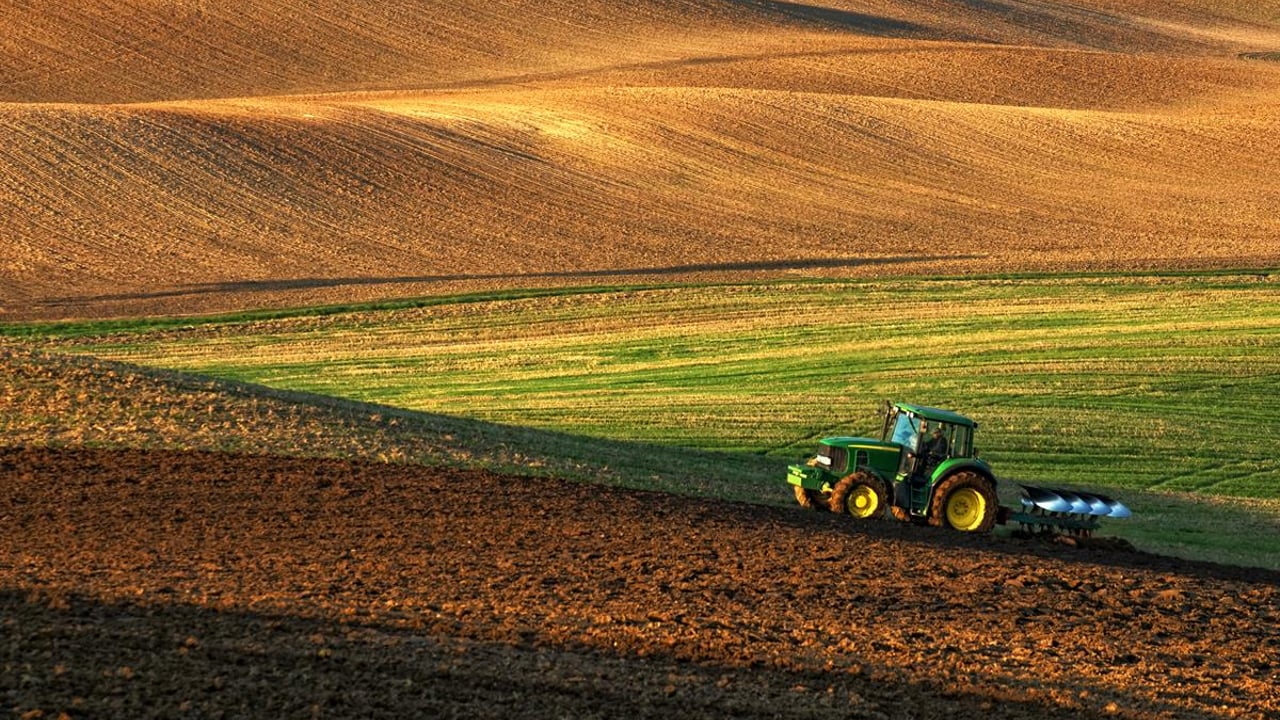 John Deere and Monsanto deal stalls over competition issues