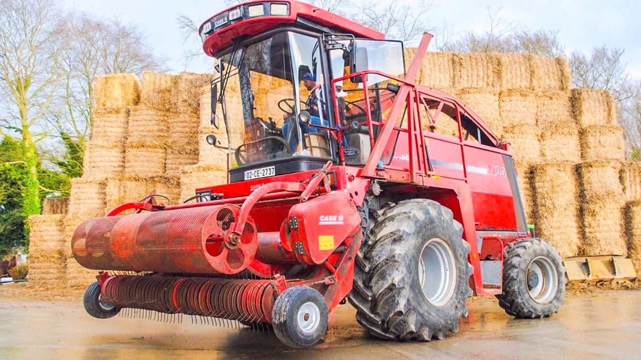 5 friends buy and ‘do up’ an ageing Case IH forager…for fun and charity