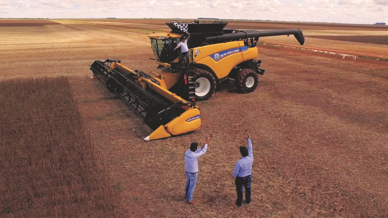 439t of soybean in 8 hours…with a twin-rotor giant