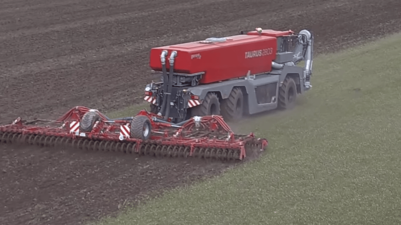 Video: Giant 650hp slurry tanker on the way to UK