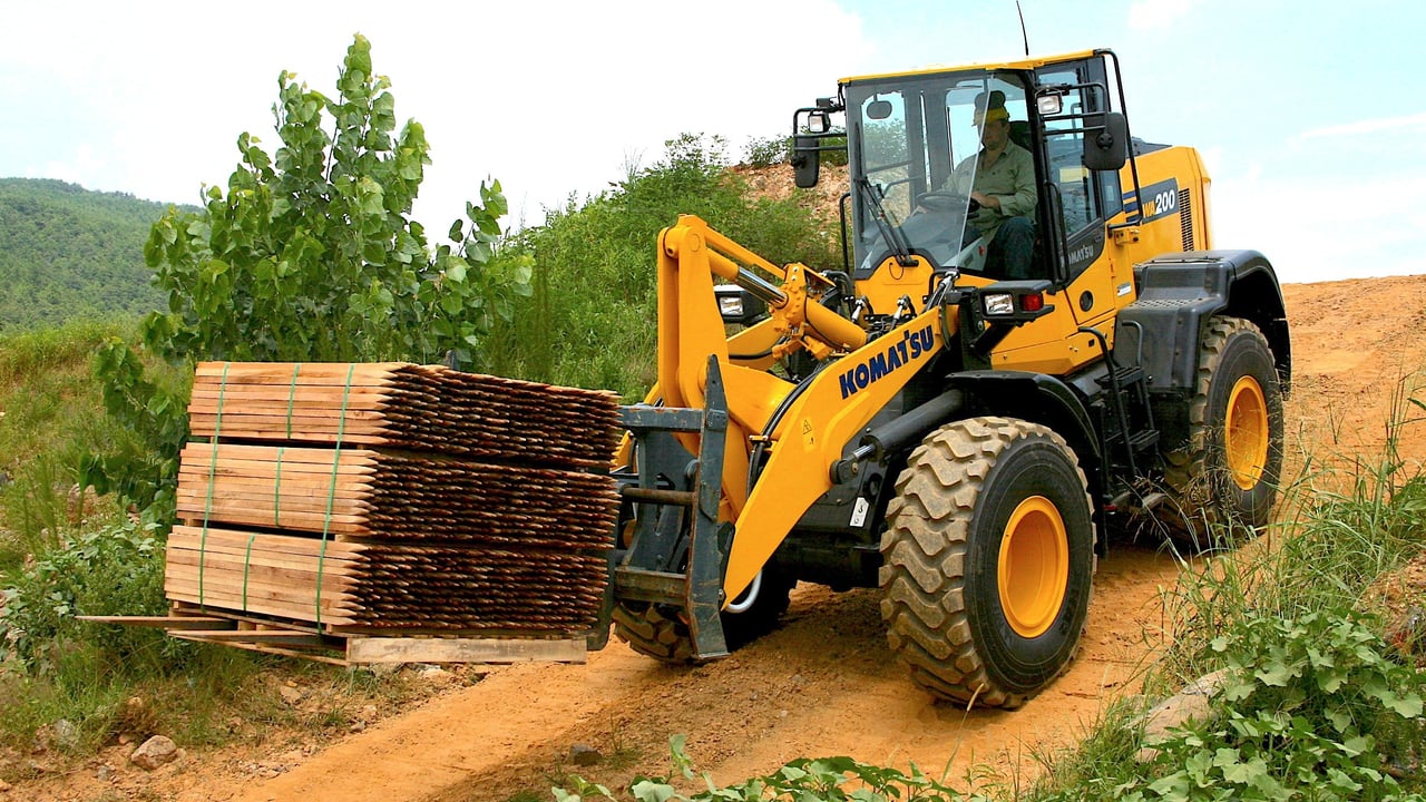 12t loader completes Japanese giant’s ‘Dash 8’ line-up