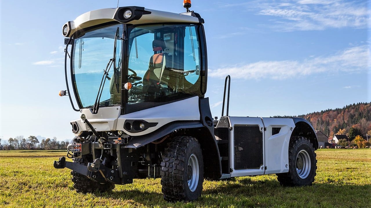 Fully-electric demo ‘tractor’ breaks cover this month