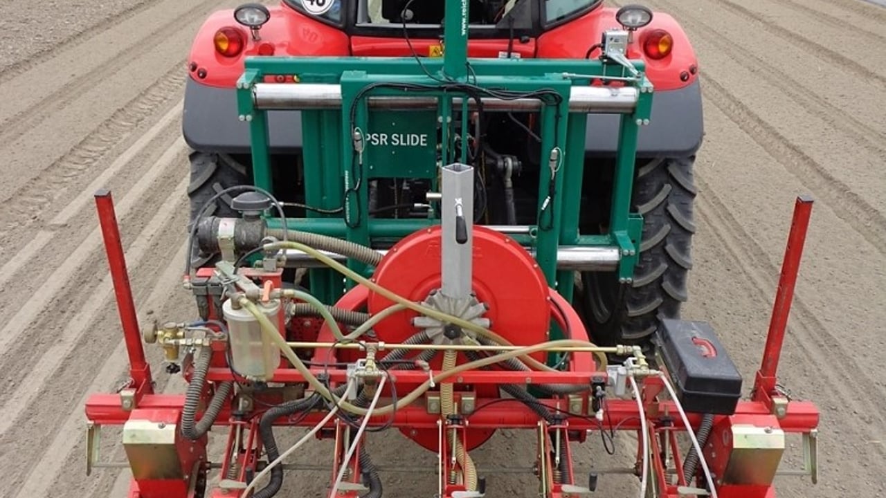 ‘Clever’ three-point linkage keeps your steering in check