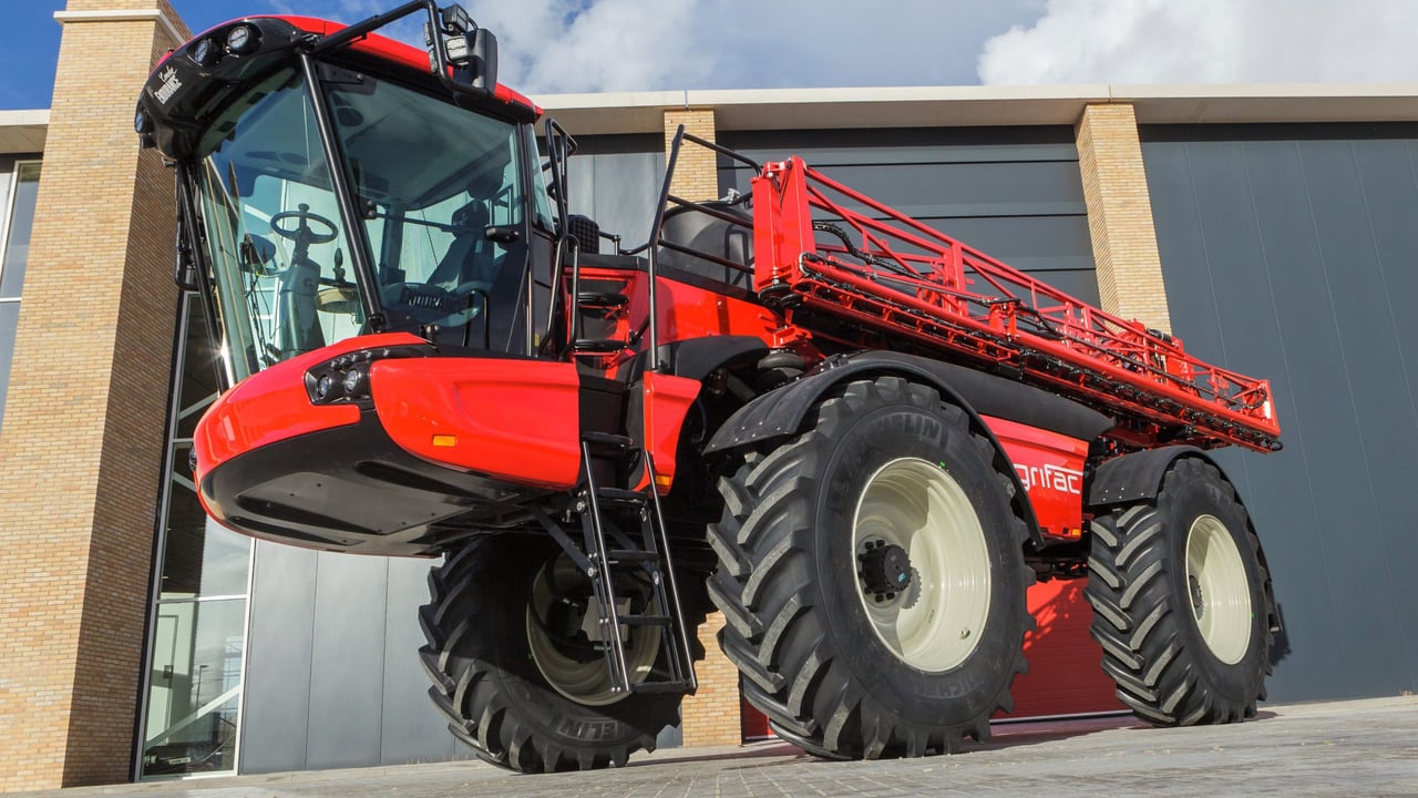 Why not ‘go Dutch’ with a 60kph, 8,000L sprayer?
