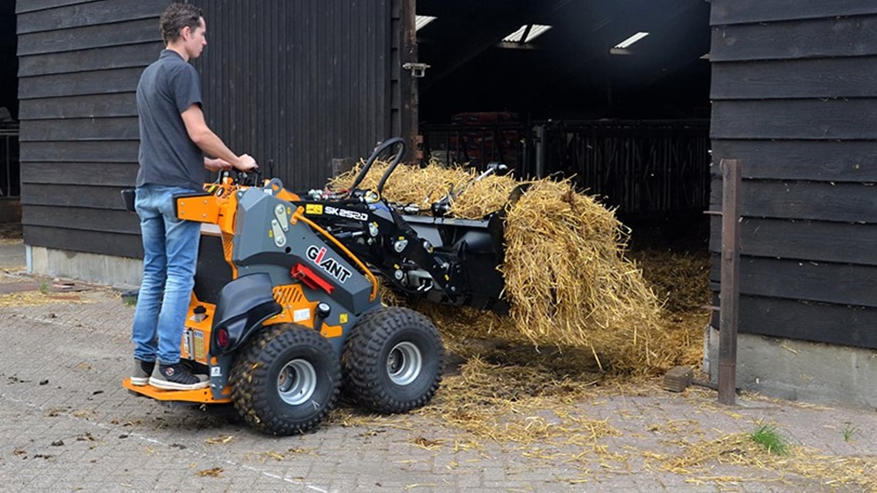 Miniature loader gets ‘beefed up’; bigger pump lurks within