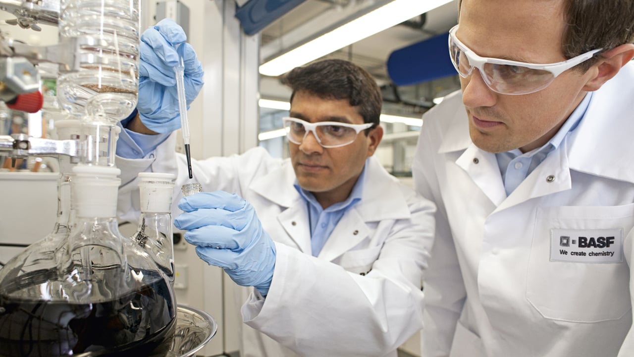 BASF increases sales but sees earnings drop 14% on same quarter in 2017