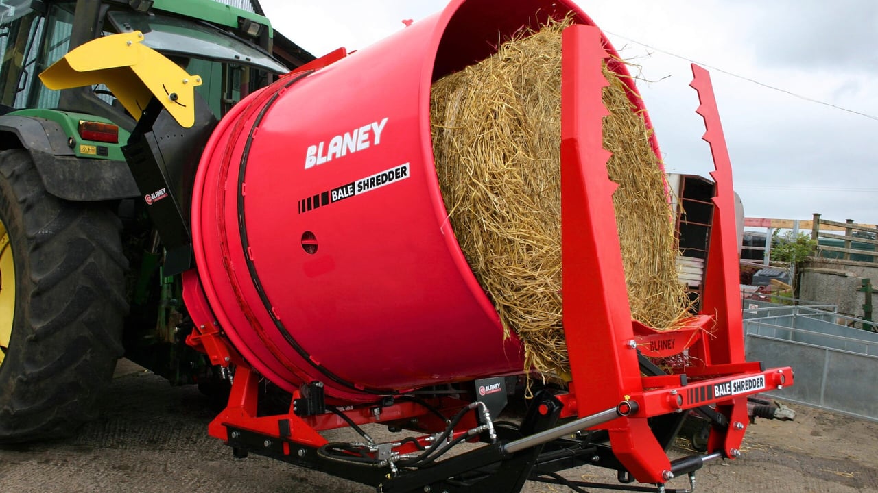 Bale-shredding machine chops ‘5 times faster than a diet feeder’