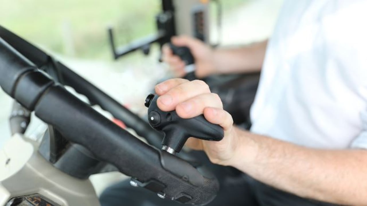 Clever steering knob that ‘transforms’ tractor/loader work