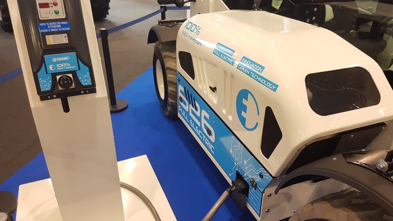 ‘Shock’ news: Faresin shows off its electric telehandler