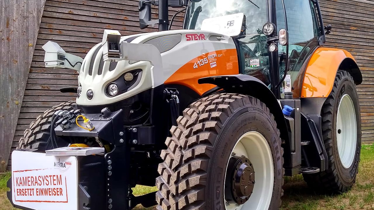 Can this tractor camera make road junctions safer?