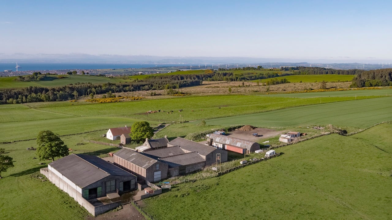 300ac mixed farming unit comes with traditional and modern agricultural buildings