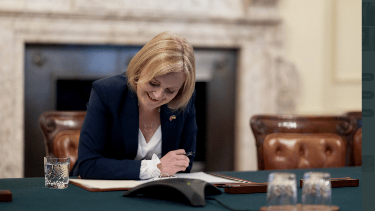 Truss caps energy bills at £2,500 until 2024