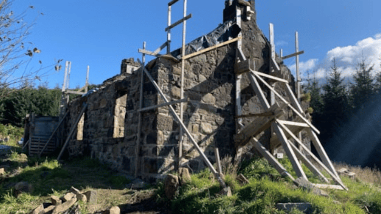 Volunteers progress with restoration of Scottish bothy