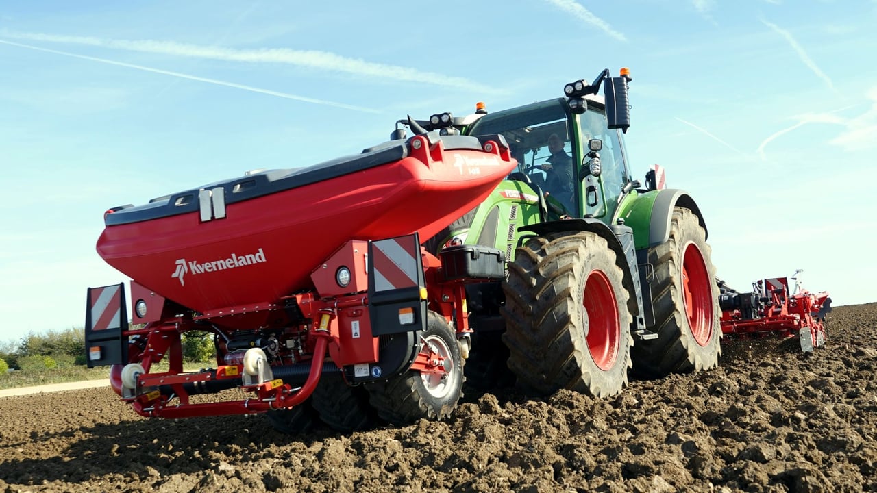 Fendt joystick steering: A boon for yard and field