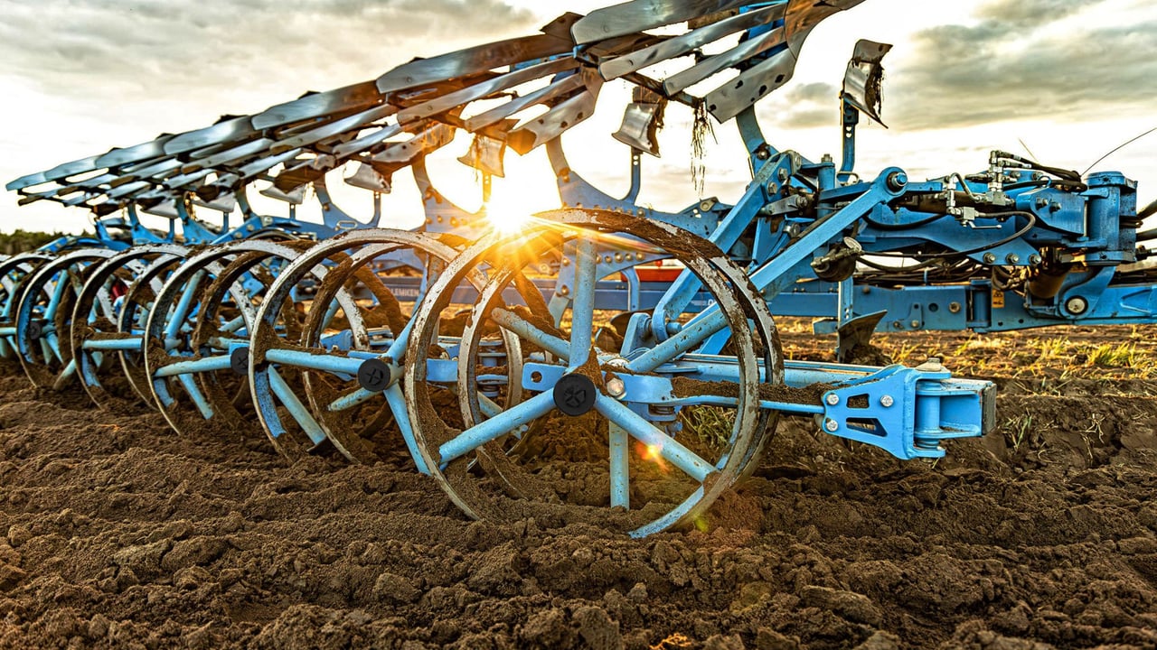 Lemken breaks new ground with mounted 8-furrow press