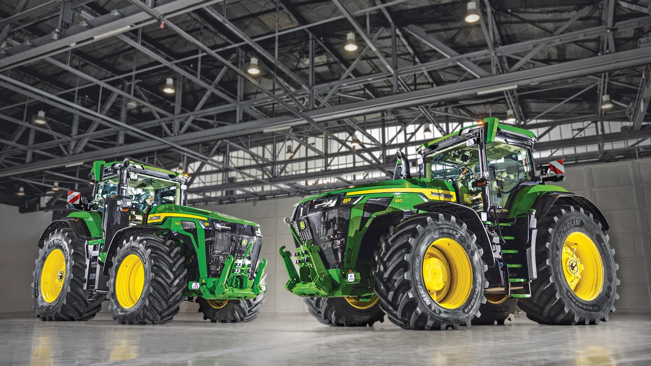 John Deere expands 8R tractor series with models for large-scale farming