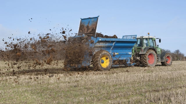 Ban on farmyard manure spreading from November 1