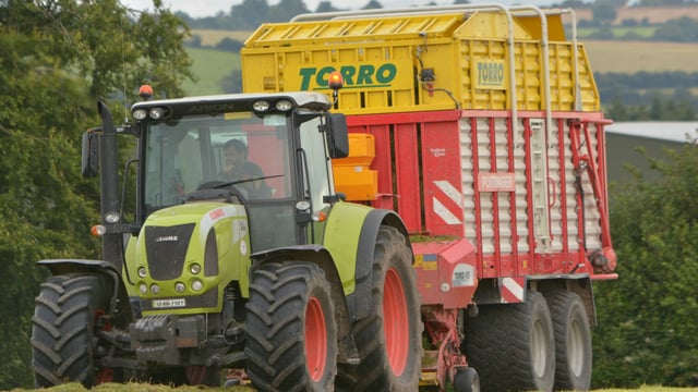 How much do contractors charge per acre for ‘wagon’ silage?