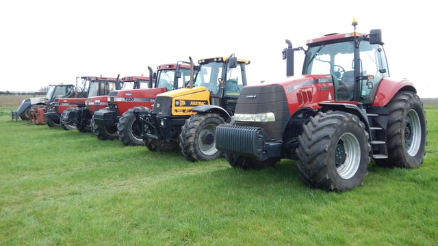 Pics: Tractors command ‘strong’ prices at UK dispersal sale
