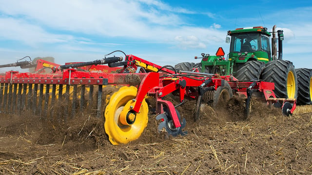 John Deere strikes a deal with Vaderstad