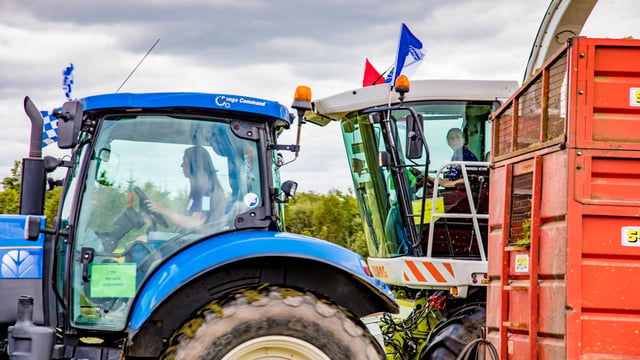 Video: 42-woman crew tackles silage world record for charity