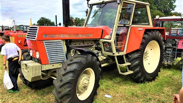 Pics: Classic and vintage tractors draw the punters at Moynalty festival