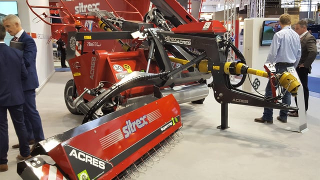 Roscommon man’s ‘3-in-1’ machine turns heads at Agritechnica 2017