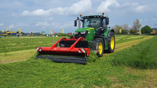 Grass & Muck: Front-mounted grouper needs no PTO