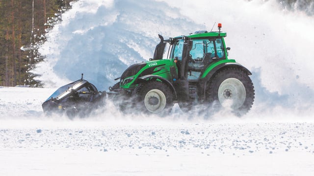 Video: ‘Unmanned’ Valtra sets new speed record in frosty Finland