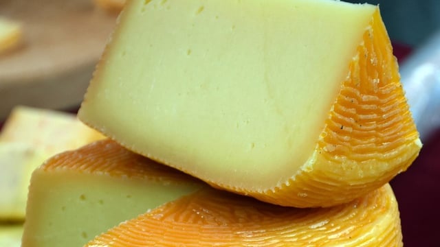 Dairy UK says ‘cheers’ to Christmas with cheese and whiskey pairing app