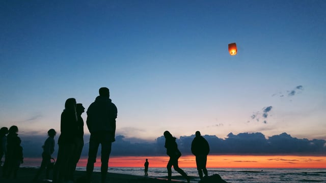 NFU calls for a total ban of sky lanterns