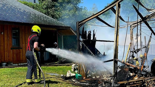 Farm house narrowly escapes flames of nearby barn