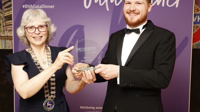 Henry Lamb receives 2023 BVA Young Vet of the Year Award