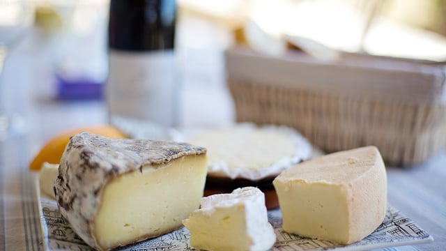 FSA and UKHSA warns public amid 30 E.coli cases from cheeses