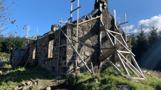 Volunteers progress with restoration of Scottish bothy