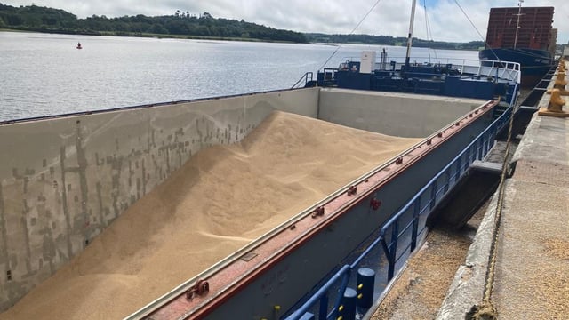 UK future grain markets weaken slightly