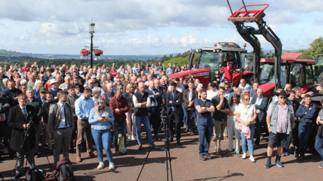 Hundreds of farmers rally at Stormont over Tyrone cattle cull