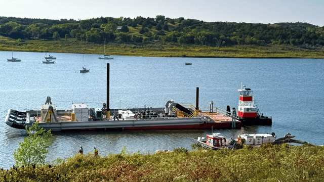 John Deere JD18 engines powering Kansas reservoir sediment project